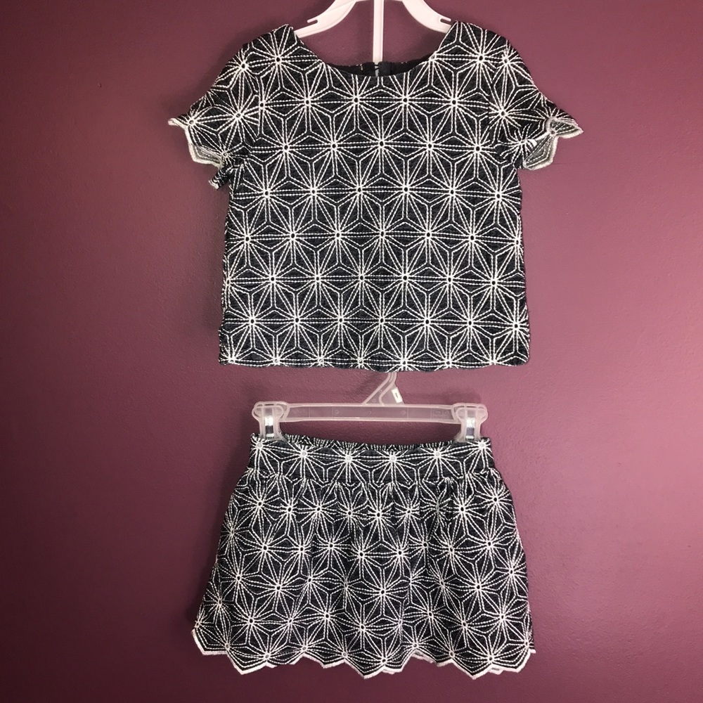 👋🏼 Going to Goodwill- NWOT Genuine Kids Top/Skirt Set